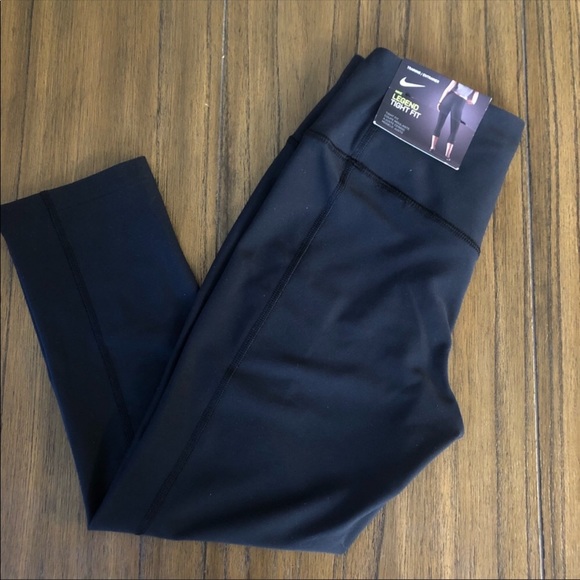 Nike Pants - Nike cropped length black workout leggings